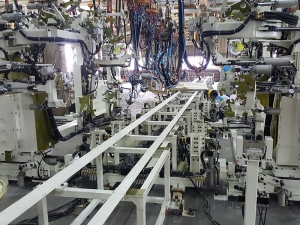 Mitsubishi Motor - Installation of car welding welding lines