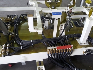 Mitsubishi Motor - Installation of car welding welding lines